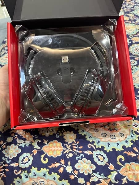 HYPERX CLOUD FLIGHT WIRELESS HEAD PHONES 1