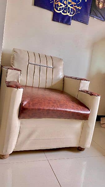 5 seater sofa set available for sale used like brand new 0
