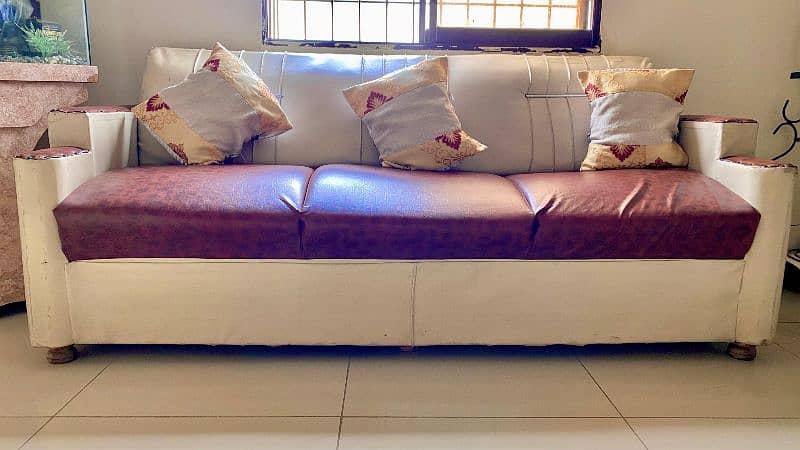 5 seater sofa set available for sale used like brand new 1