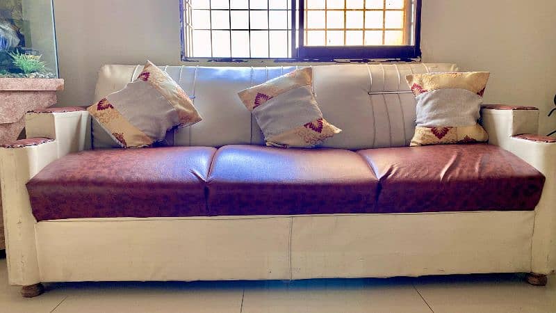 5 seater sofa set available for sale used like brand new 3