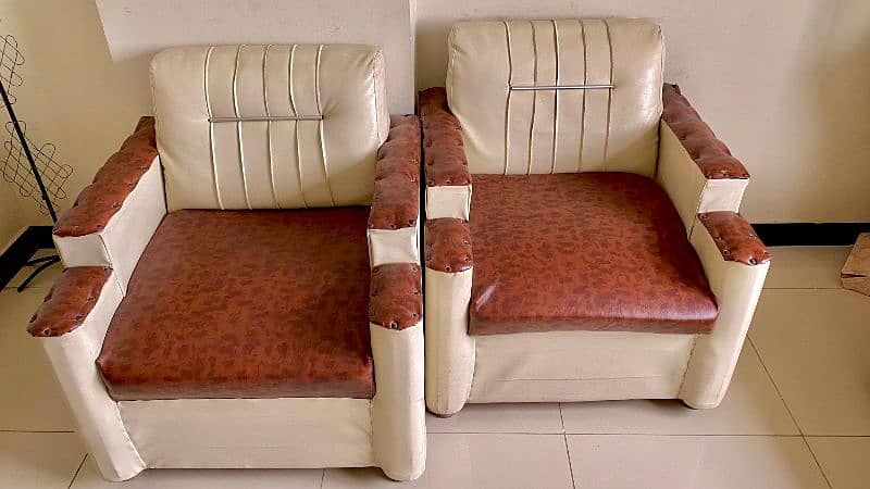 5 seater sofa set available for sale used like brand new 4