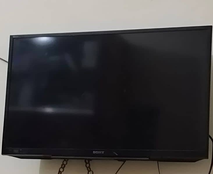 Sony tv , 32 inches ,orignal sony, included android box 1