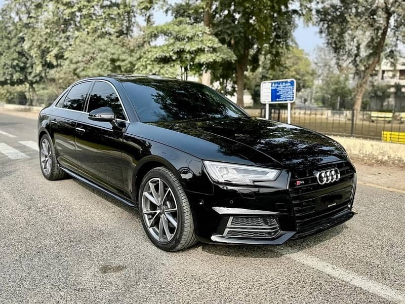 Audi A4 2017 1