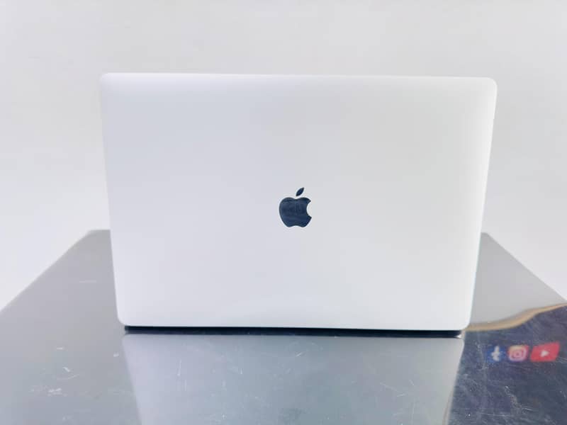Apple Macbook pro 2019 core i7 0