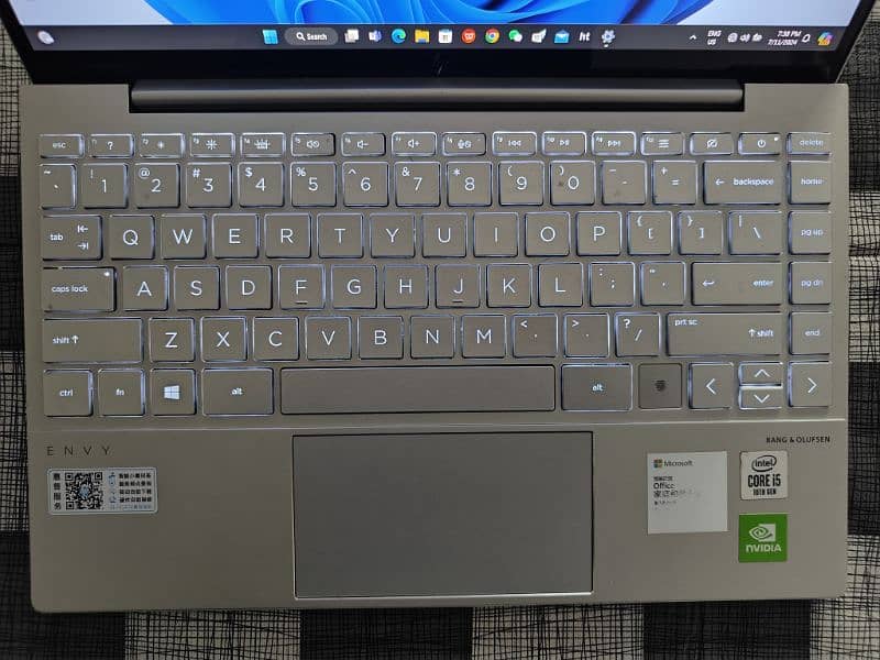 HP Envy 13 i5 10th gen 8/512 Beautiful Slim and lightweight laptop 3
