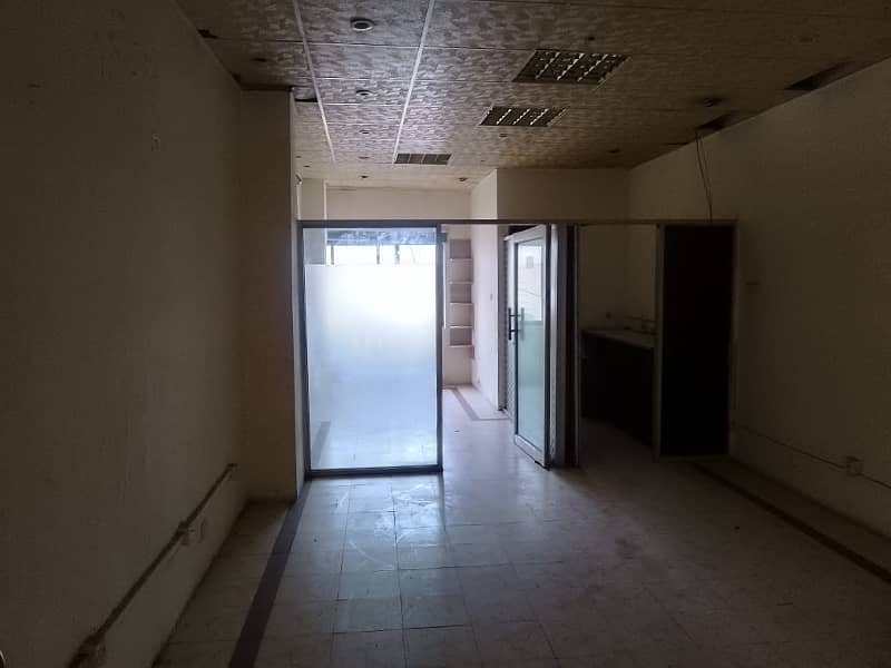 425 Square Feet Office Very Low Rent Real Pictures Main Boulevard Gulberg Lahore For Rent 0