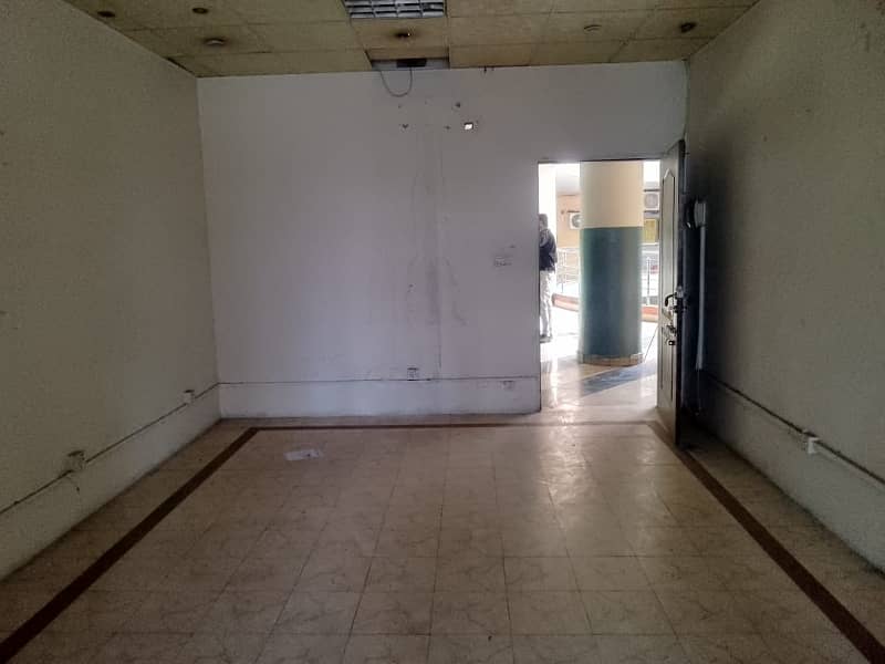 425 Square Feet Office Very Low Rent Real Pictures Main Boulevard Gulberg Lahore For Rent 1