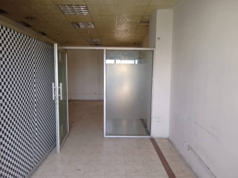 425 Square Feet Office Very Low Rent Real Pictures Main Boulevard Gulberg Lahore For Rent 4