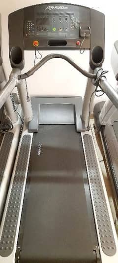 Life Fitness USA Import Treadmill Machine 03074776470 0