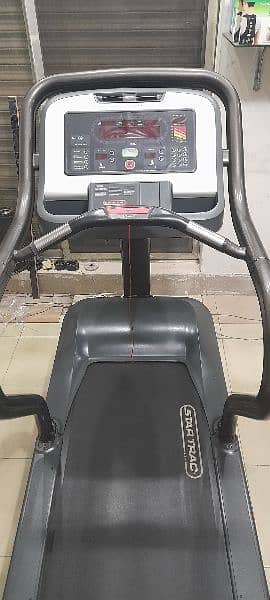 Life Fitness USA Import Treadmill Machine 03074776470 4