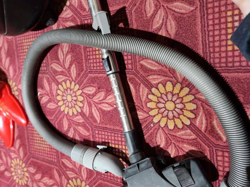 Vacuum Cleaner condition like new for sale 3