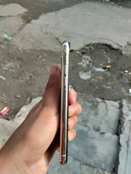urgent sale iphone x 64 gb non pta all ok 10 by 10 condition 3
