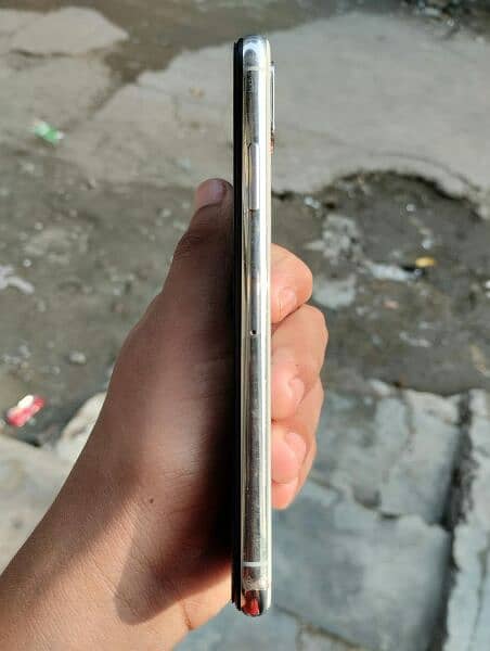 urgent sale iphone x 64 gb non pta all ok 10 by 10 condition 4