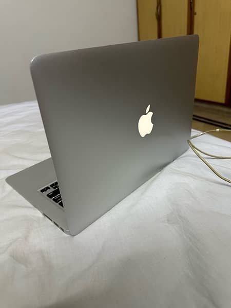 Macbook Air Mid 2012 Silver 1