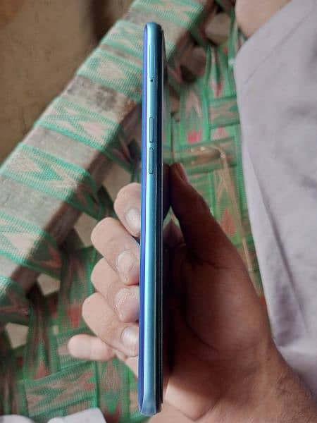 Realme 9i  6/128Gb box+charger 9.5/10 lush condition 2