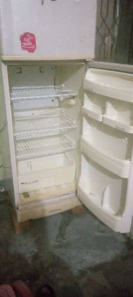 pel fridge medium size wattsapp nmbr 03125156471 0