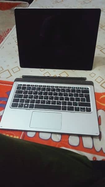 hp laptop mackbook and tablet 1