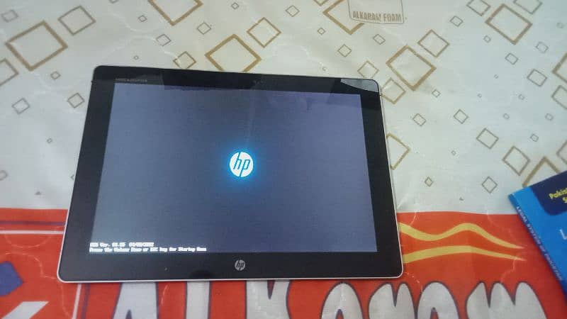 hp laptop mackbook and tablt 3