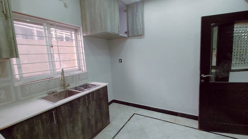 Spacious 5-Bedroom House for Rent in Sector G, Bahria Enclave Islamabad - PKR 105,000/Month 11