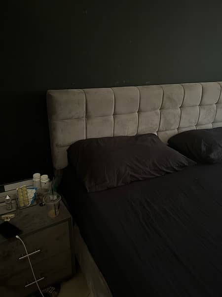 Grey Cushioned bed set w/ 2 side tables & moltyfoam mattress FOR SALE. 0