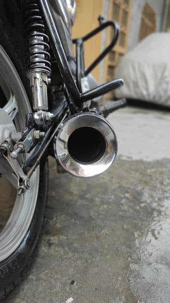 one on one hand made exhaust 4