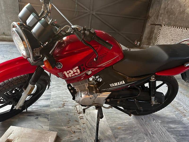 YAMAHA YBR G Red 3