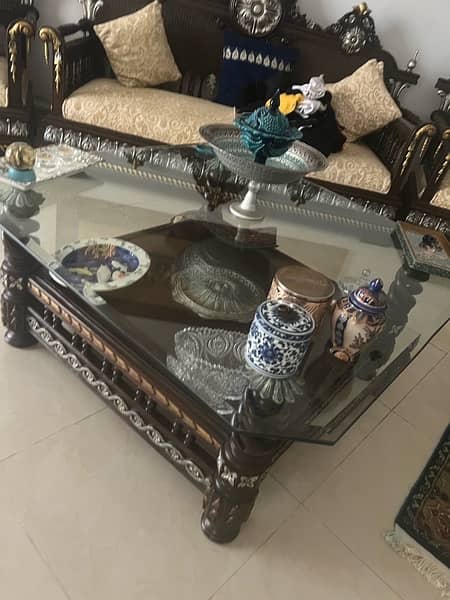 ANTIQUE SHISHAM WOOD/ GLASS CENTRE TABLE W/ MATCHING POLISH & CARVING 1