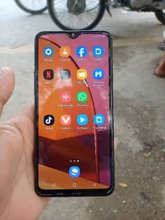 Samsung A20s 3+32 only set hai PTA approved