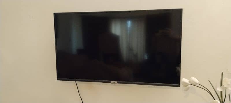 TCL 40 inch led smart 1