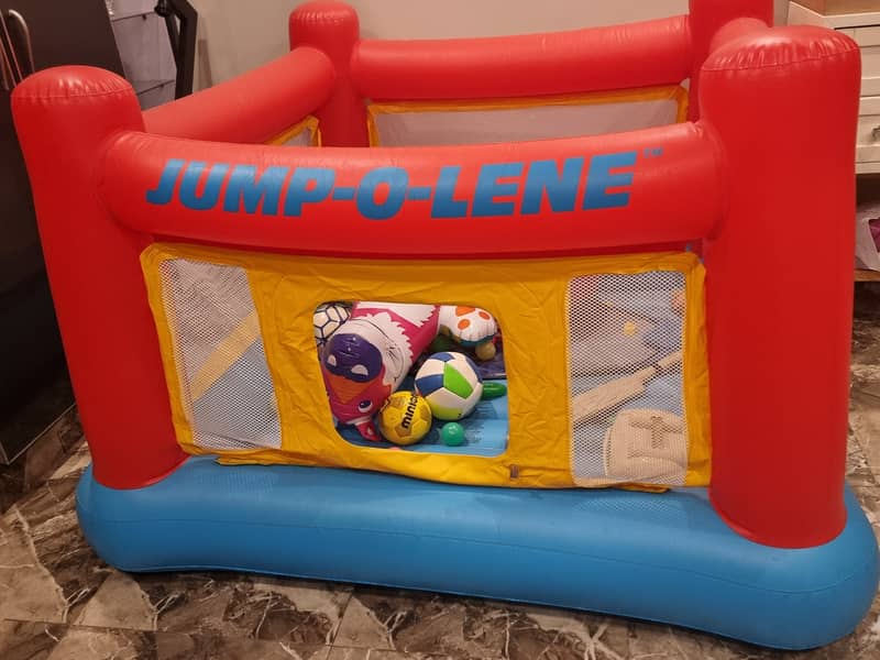 Jumping Castle INTEX (9/10) 3