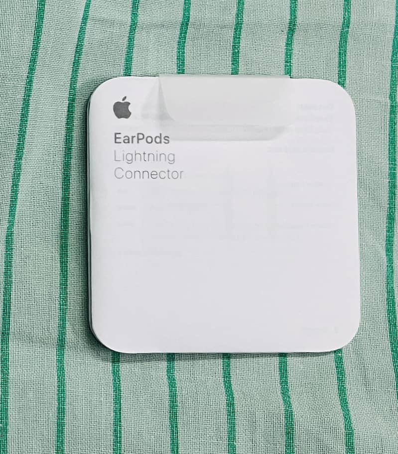 Apple Earphones With Lightning Connector 5