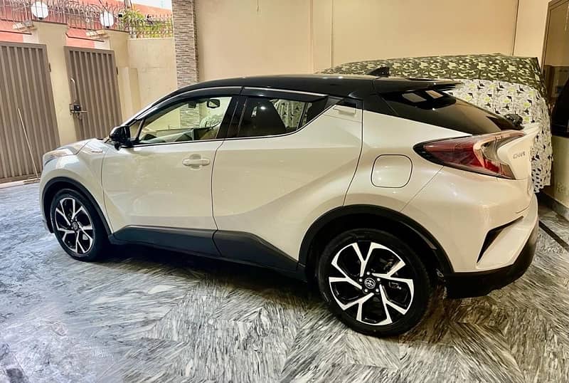 Toyota C-HR 2017 4