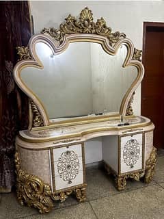 Dressing table Wooden (Almost New)