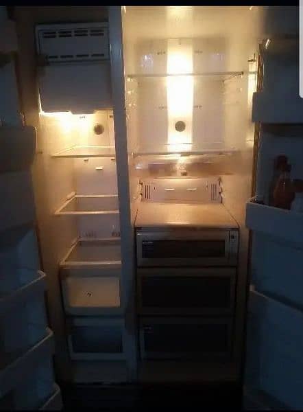 I'm selling Samsung double door fridge 0