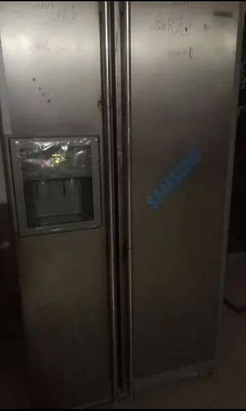 I'm selling Samsung double door fridge 1