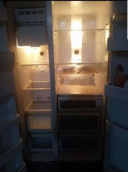 I'm selling Samsung double door fridge 2