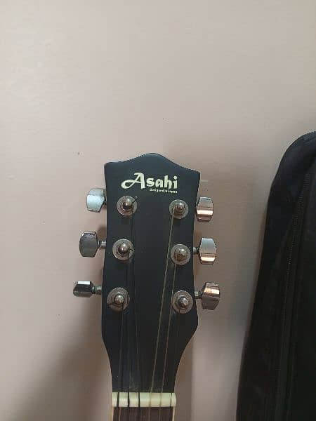 Guitar with bag, picks and L key 3