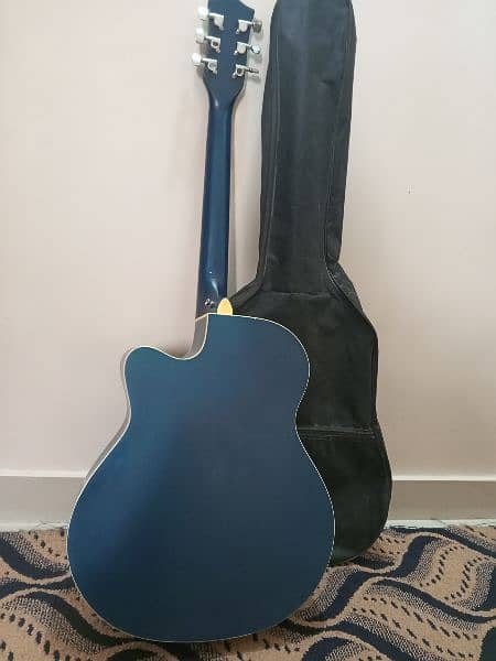 Guitar with bag, picks and L key 9