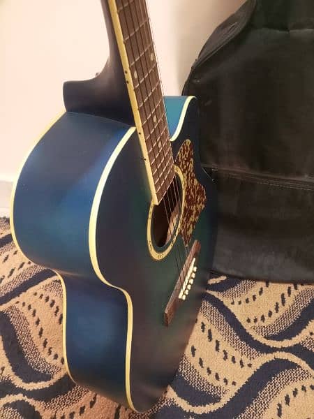 Guitar with bag, picks and L key 15