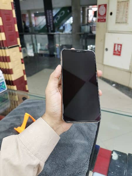 I phone XS Max 512gb PTA APPROVED PHYSICAL DUAL SIM. 122000 PKR 9