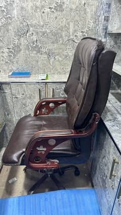 Executive Officer Chair Like New