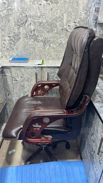 Executive Officer Chair Like New 2
