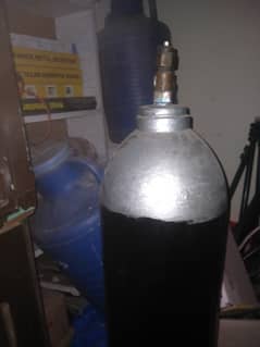 Oxygen cylinder