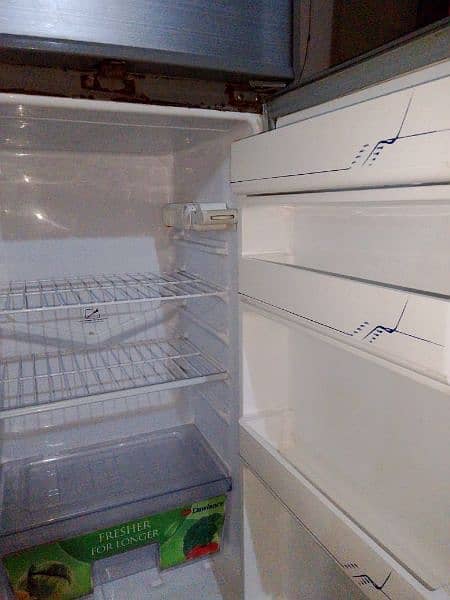 Dawlance Medium Size Fridge 3