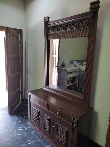 Dressing Table 4