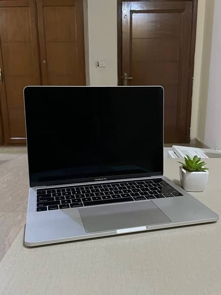 MacBook Pro 13 inch 2016, Core i7 3.3 Ghz 0