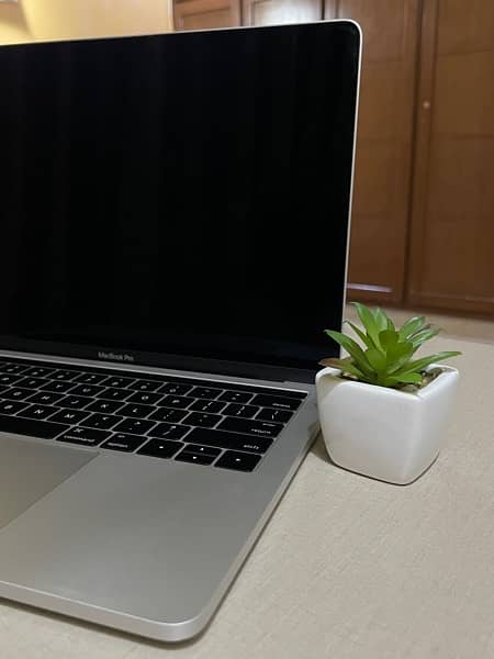 MacBook Pro 13 inch 2016, Core i7 3.3 Ghz 1