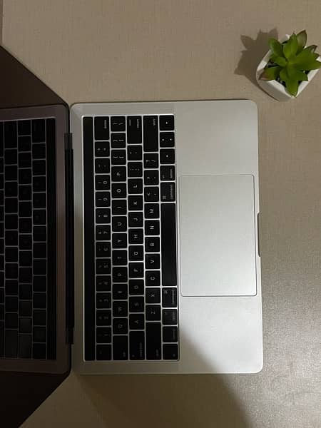 MacBook Pro 13 inch 2016, Core i7 3.3 Ghz 4