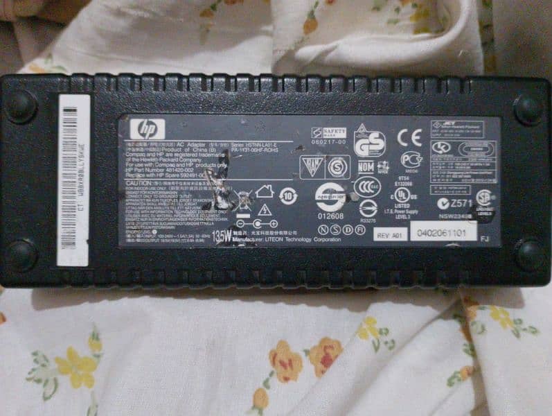 hp laptop 135w charger 1