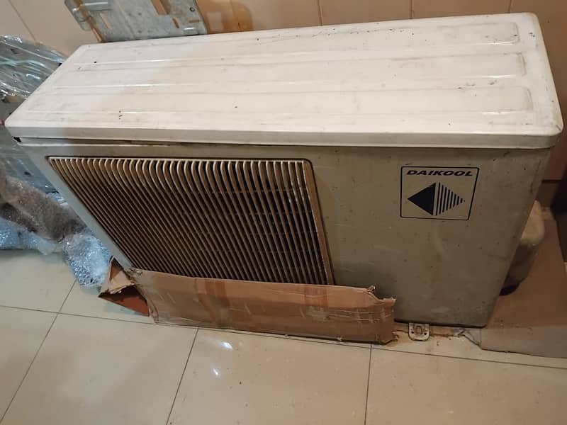 DAIKIN 1-Ton SPLIT AC 2